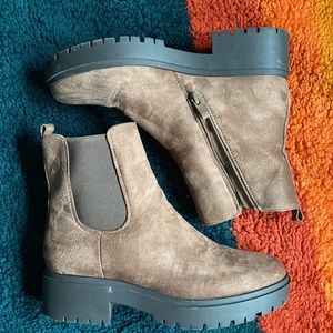 Platform Chelsea Boots